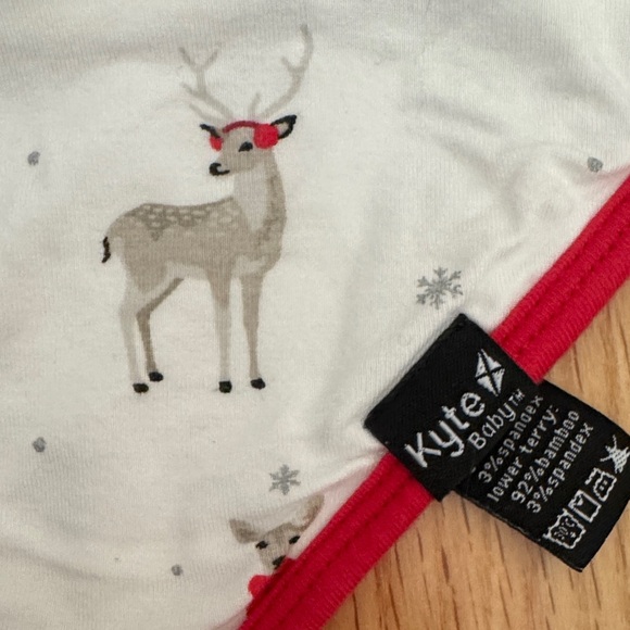 Kyte Baby Reindeer Bib - Picture 2 of 2